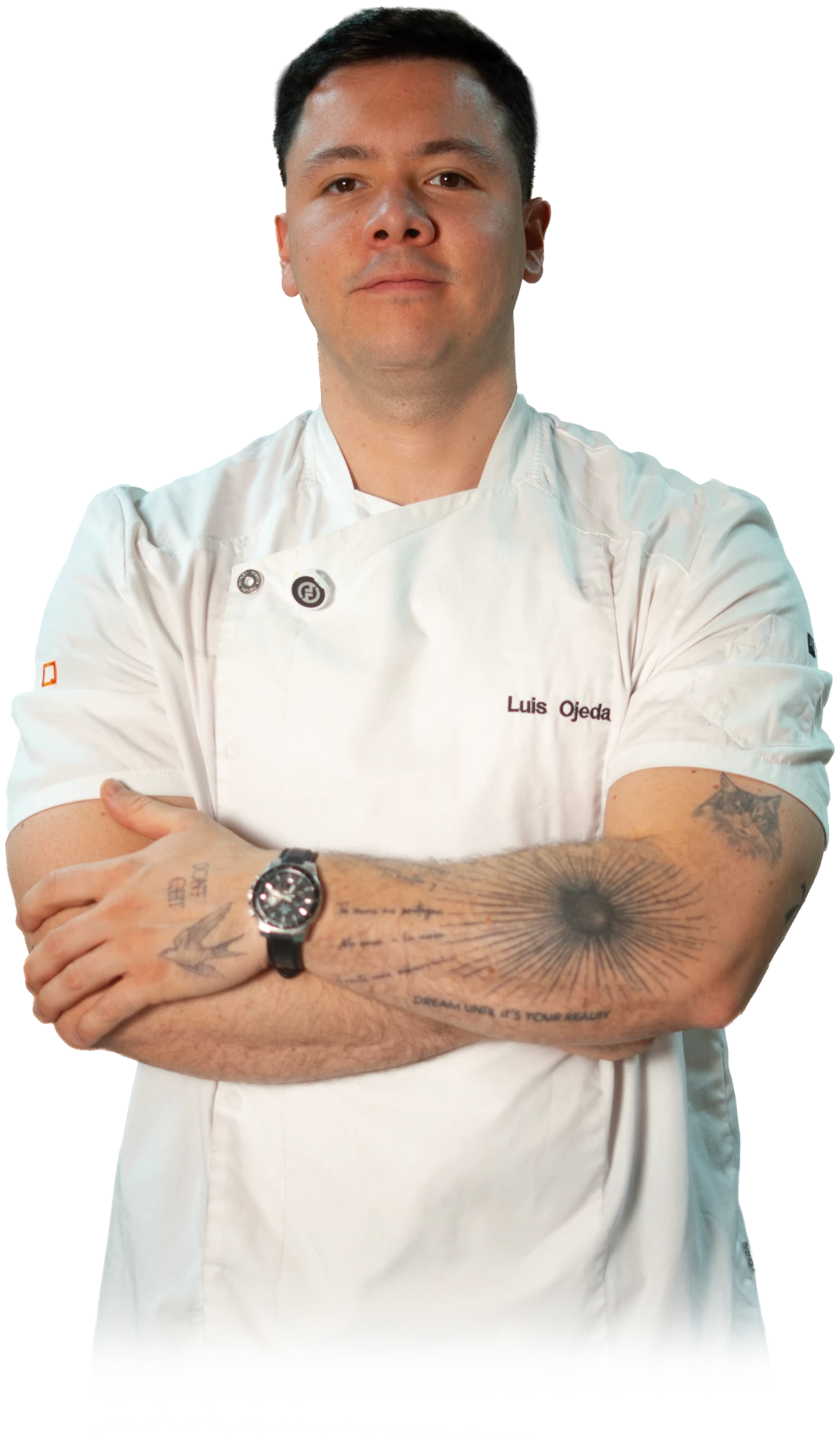 Chef Luis Ojeda, chef ejecutivo de Benares Madrid, con los brazos cruzados vistiendo chaqueta de cocina blanca
